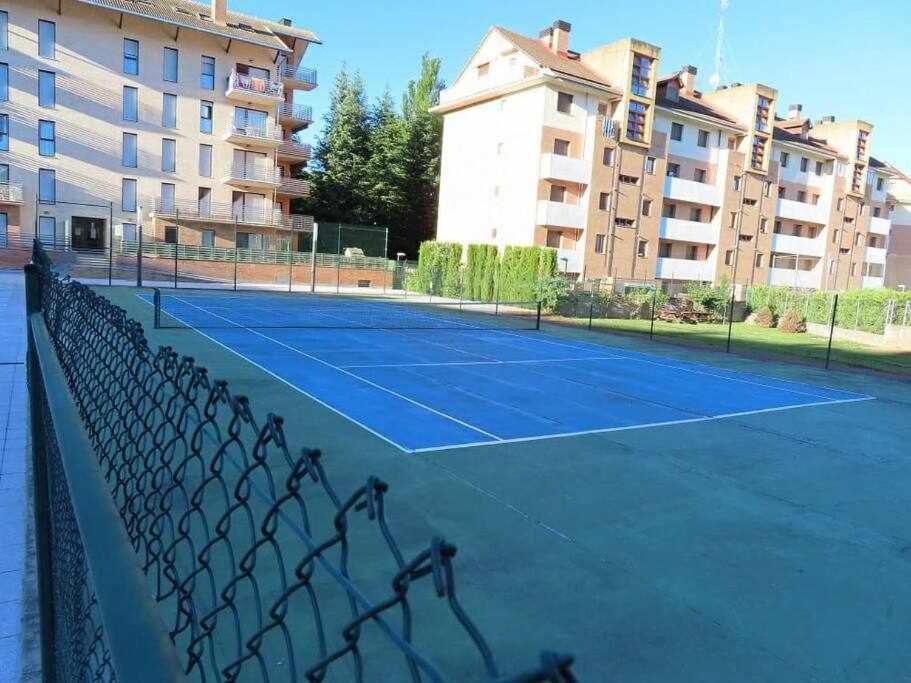 Precioso Atico Con Bonitas Vistas A La Pena Oroel Appartement