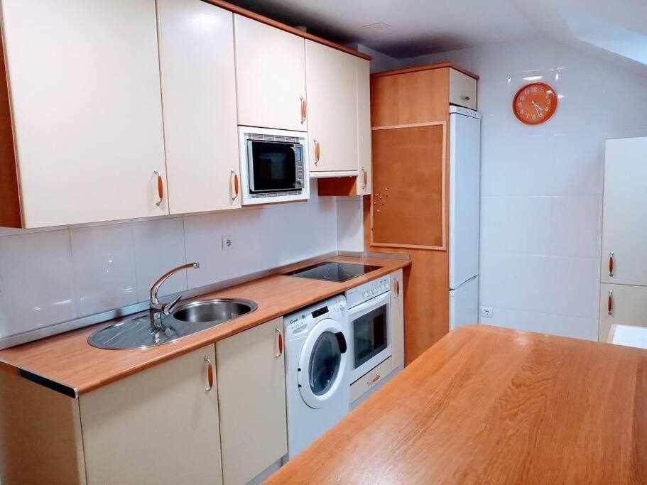 Precioso Atico Con Bonitas Vistas A La Pena Oroel Appartement