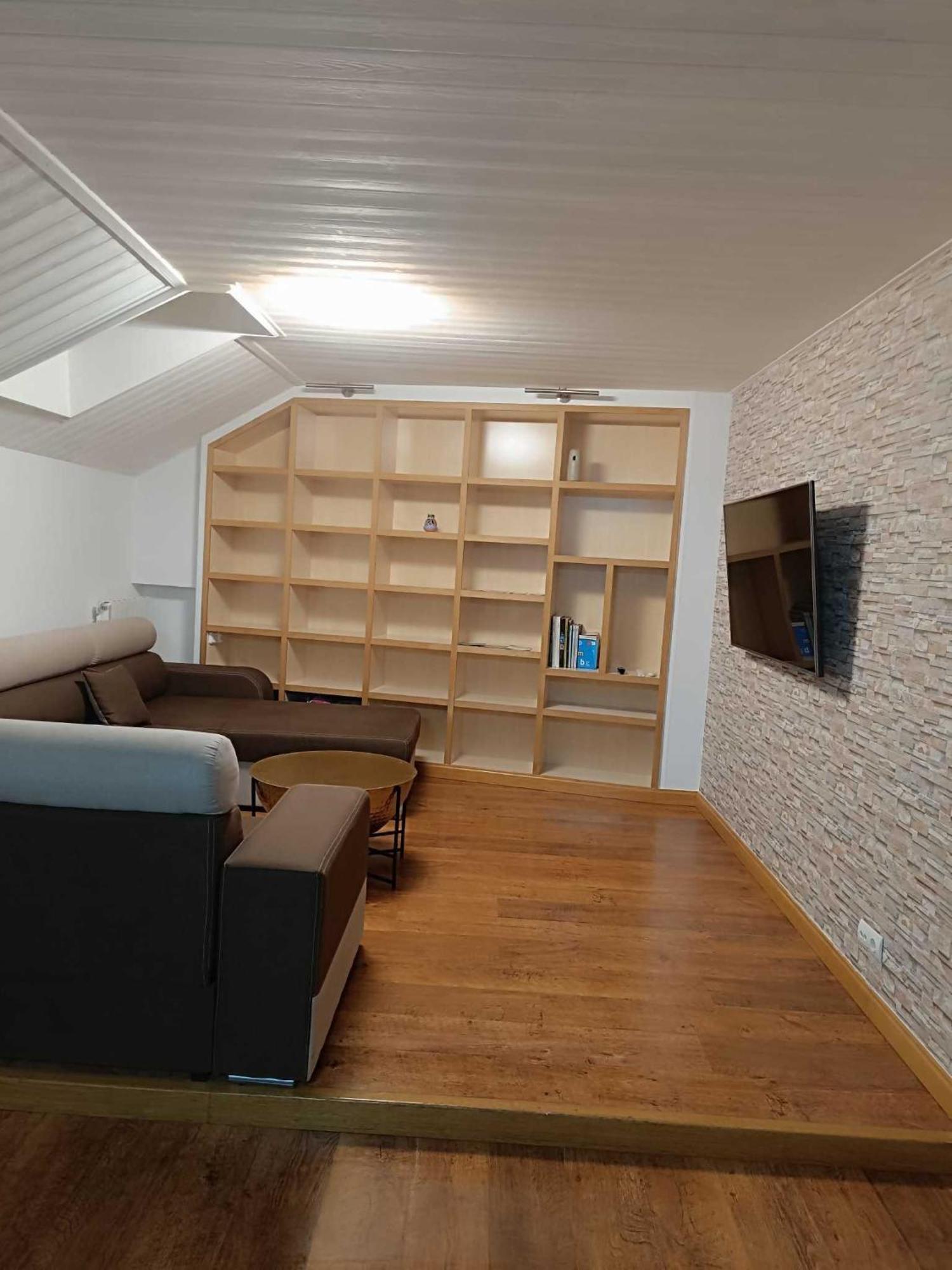 Precioso Atico Con Bonitas Vistas A La Pena Oroel Appartement